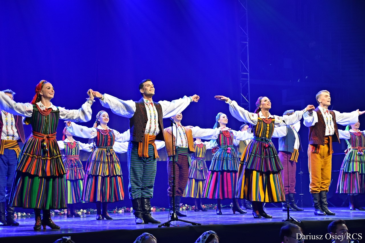 Galeria: PZLPiT "Mazowsze" - koncert "Kalejdoskop barw Polski". , zdjęcie 2 z 19