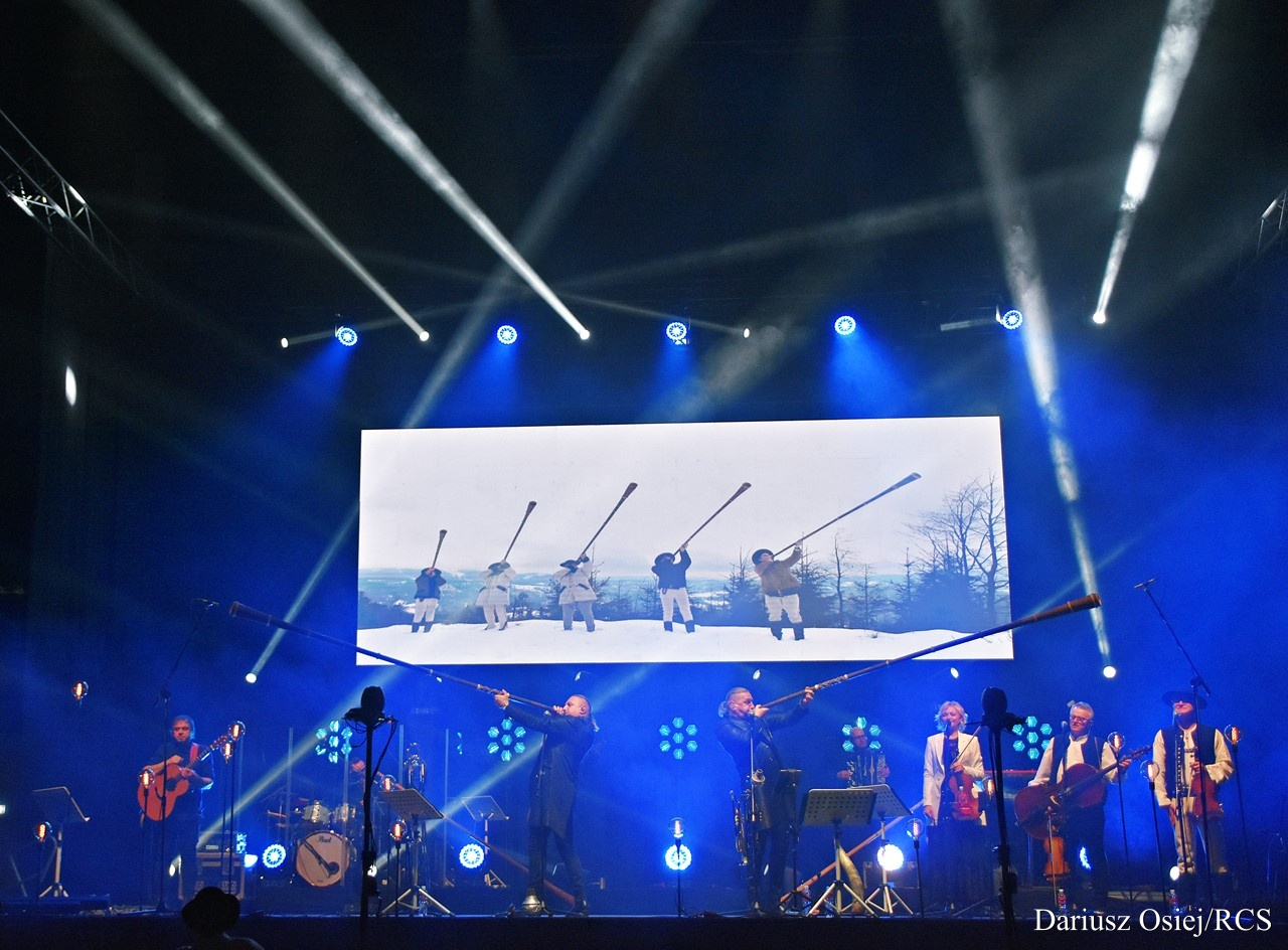 Galeria: Golec uOrkiestra - Koncert kolęd i pastorałek, zdjęcie 14 z 24