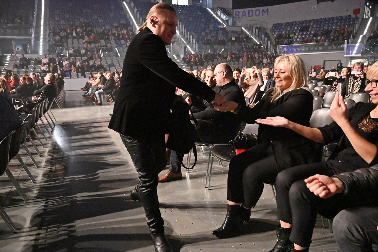 Galeria: Golec uOrkiestra - Koncert kolęd i pastorałek'24, zdjęcie 2 z 16