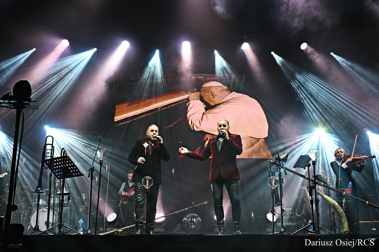 Galeria: Golec uOrkiestra - Koncert kolęd i pastorałek'24, zdjęcie 1 z 16