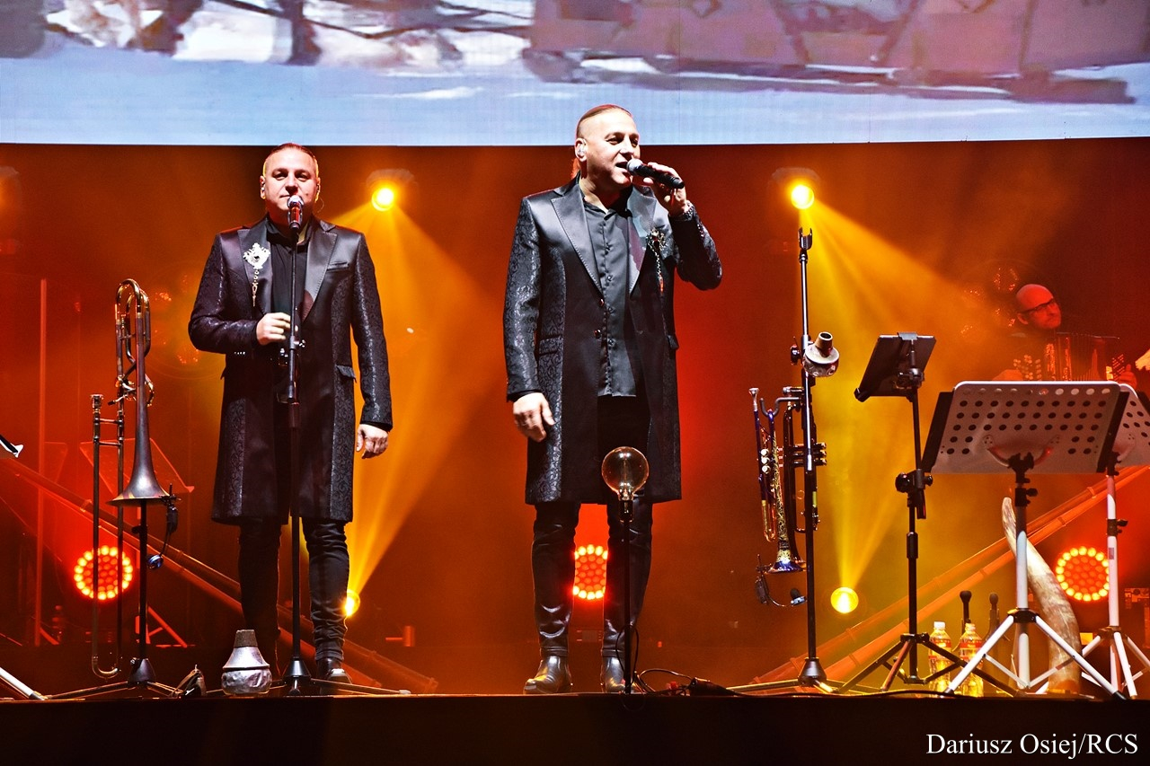 Galeria: Golec uOrkiestra - Koncert kolęd i pastorałek, zdjęcie 4 z 24