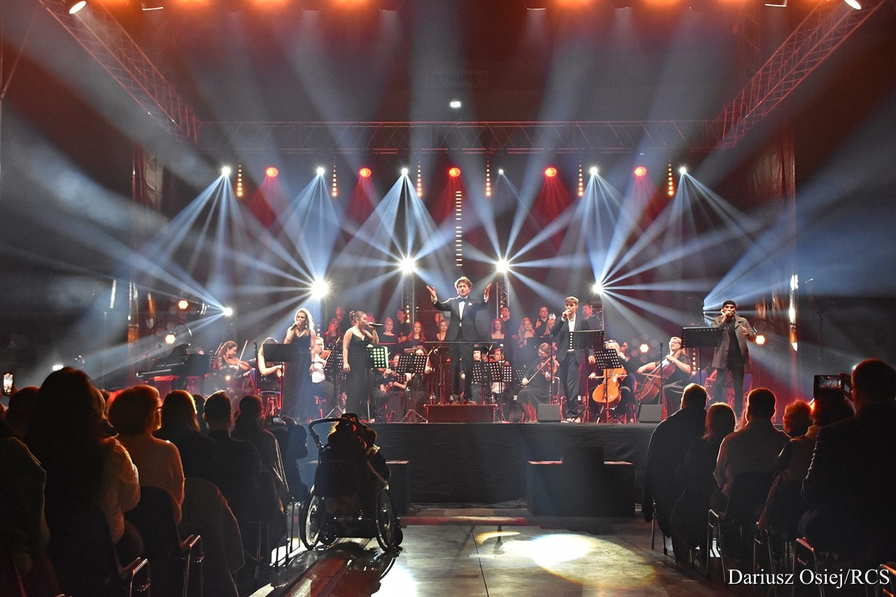 Galeria: Piotr Rubik - koncert pt. "Niech mówią, że to nie jest miłość", zdjęcie 7 z 9