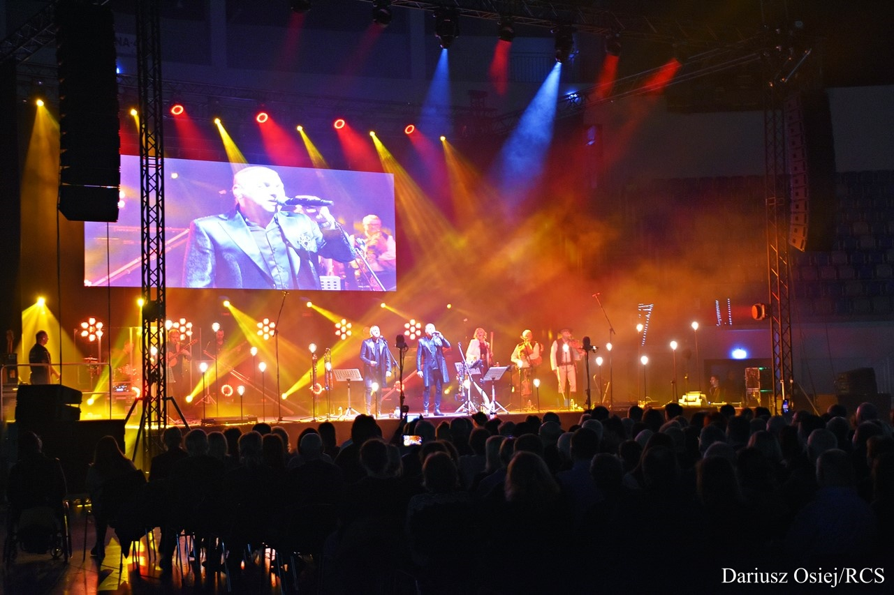 Galeria: Golec uOrkiestra - Koncert kolęd i pastorałek, zdjęcie 3 z 24