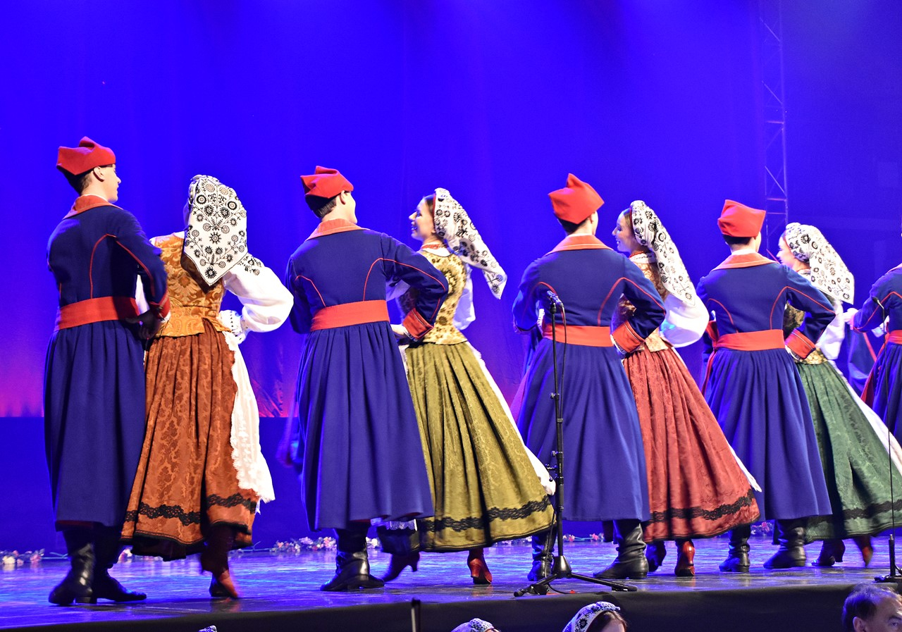 Galeria: PZLPiT "Mazowsze" - koncert "Kalejdoskop barw Polski". , zdjęcie 3 z 19