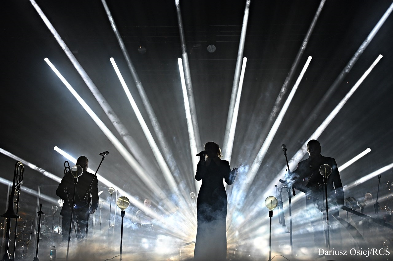 Galeria: Golec uOrkiestra - Koncert kolęd i pastorałek'24, zdjęcie 6 z 16