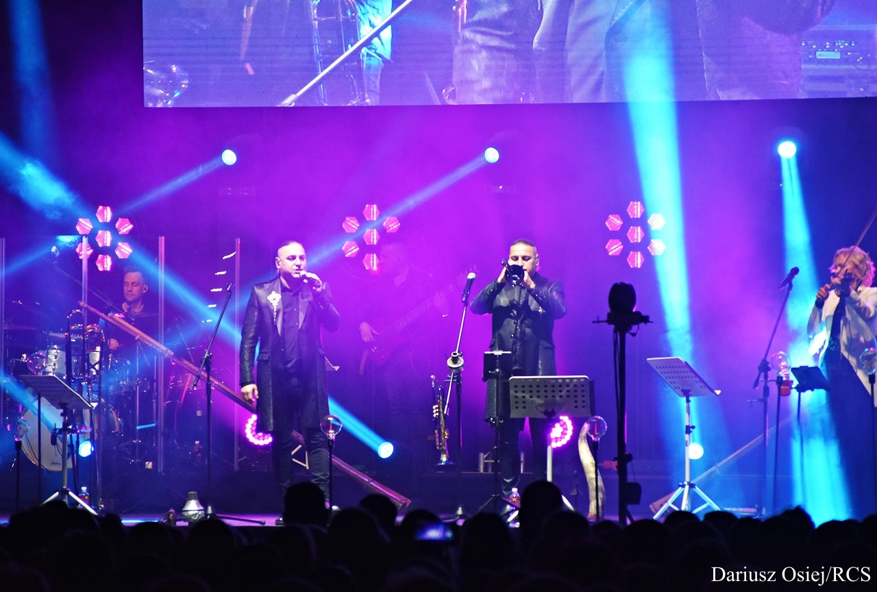 Galeria: Golec uOrkiestra - Koncert kolęd i pastorałek, zdjęcie 21 z 24