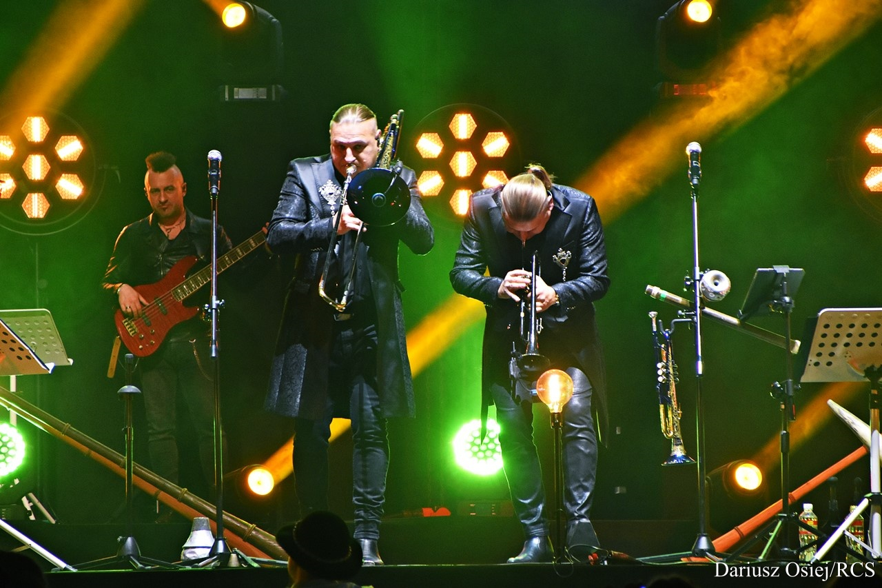 Galeria: Golec uOrkiestra - Koncert kolęd i pastorałek, zdjęcie 10 z 24
