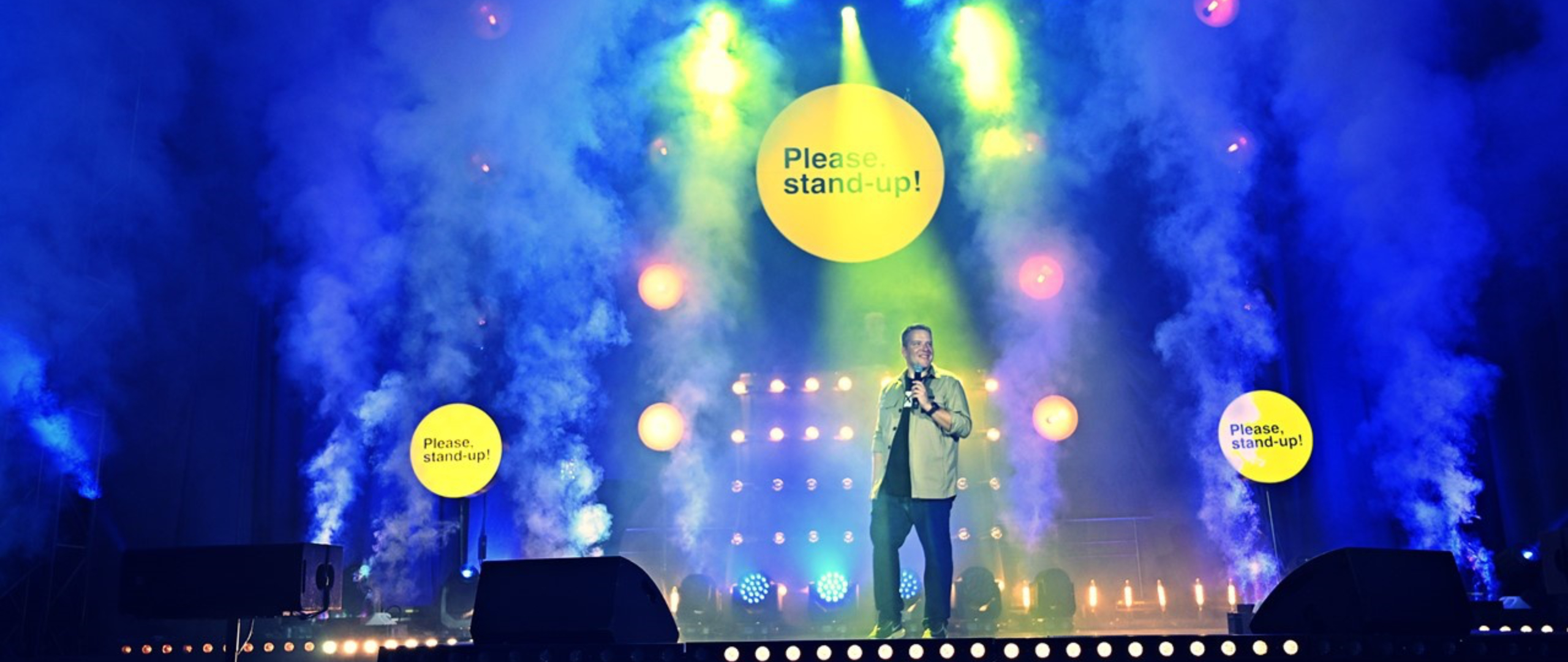 Galeria: Please Stand-Up!, zdjęcie główne