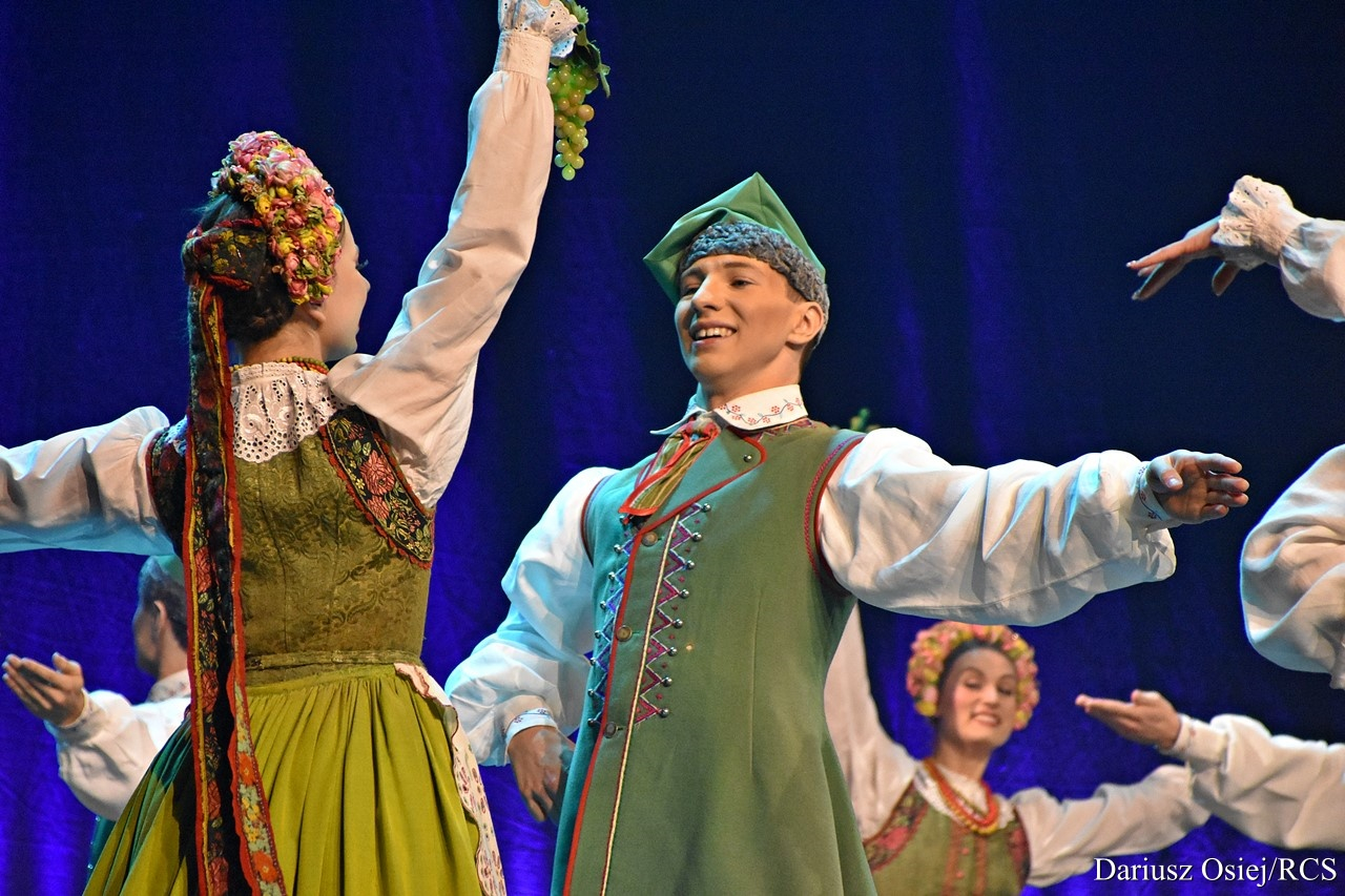 Galeria: PZLPiT "Mazowsze" - koncert "Kalejdoskop barw Polski". , zdjęcie 15 z 19