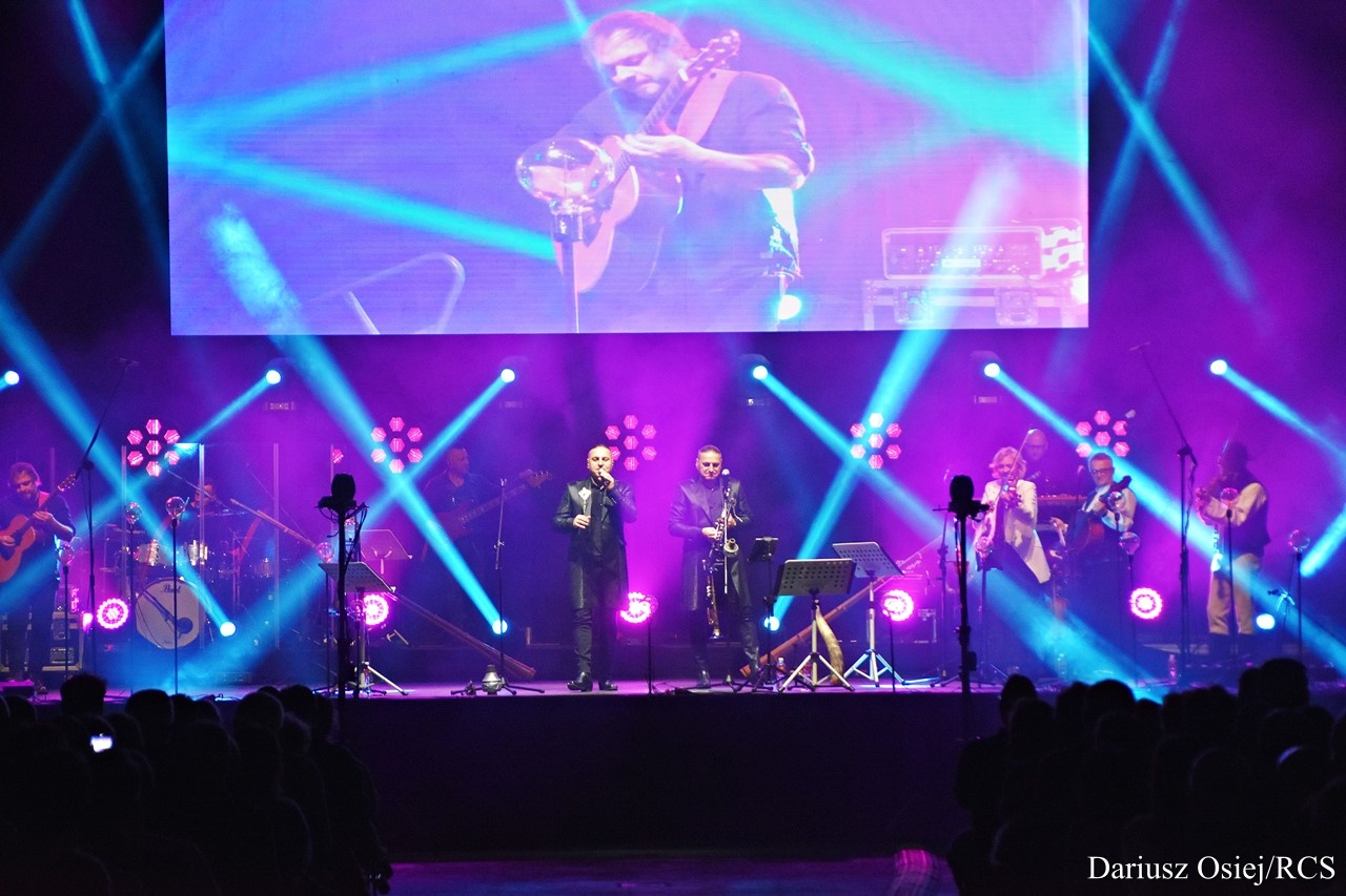 Galeria: Golec uOrkiestra - Koncert kolęd i pastorałek, zdjęcie 19 z 24
