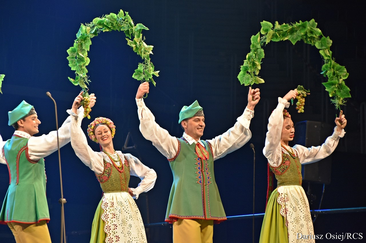Galeria: PZLPiT "Mazowsze" - koncert "Kalejdoskop barw Polski". , zdjęcie 13 z 19