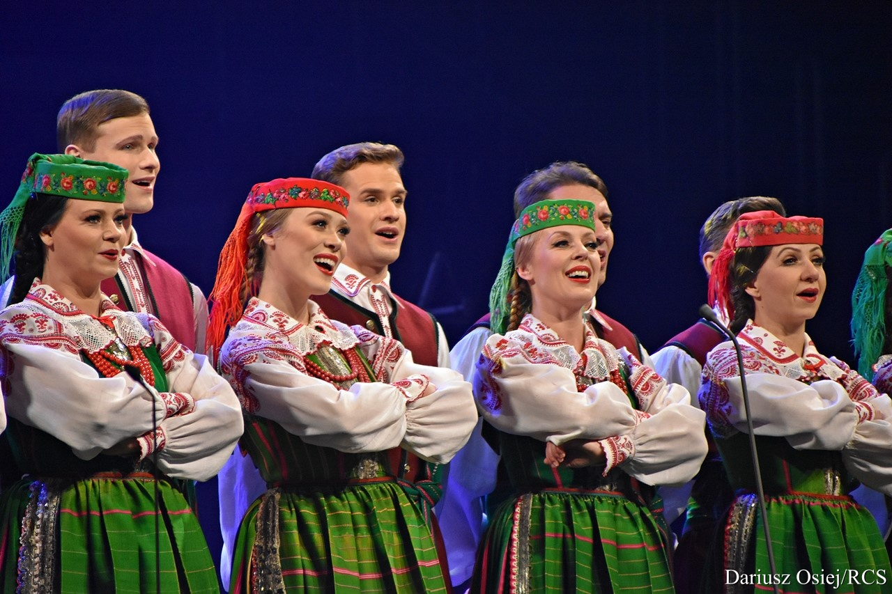 Galeria: PZLPiT "Mazowsze" - koncert "Kalejdoskop barw Polski". , zdjęcie 10 z 19