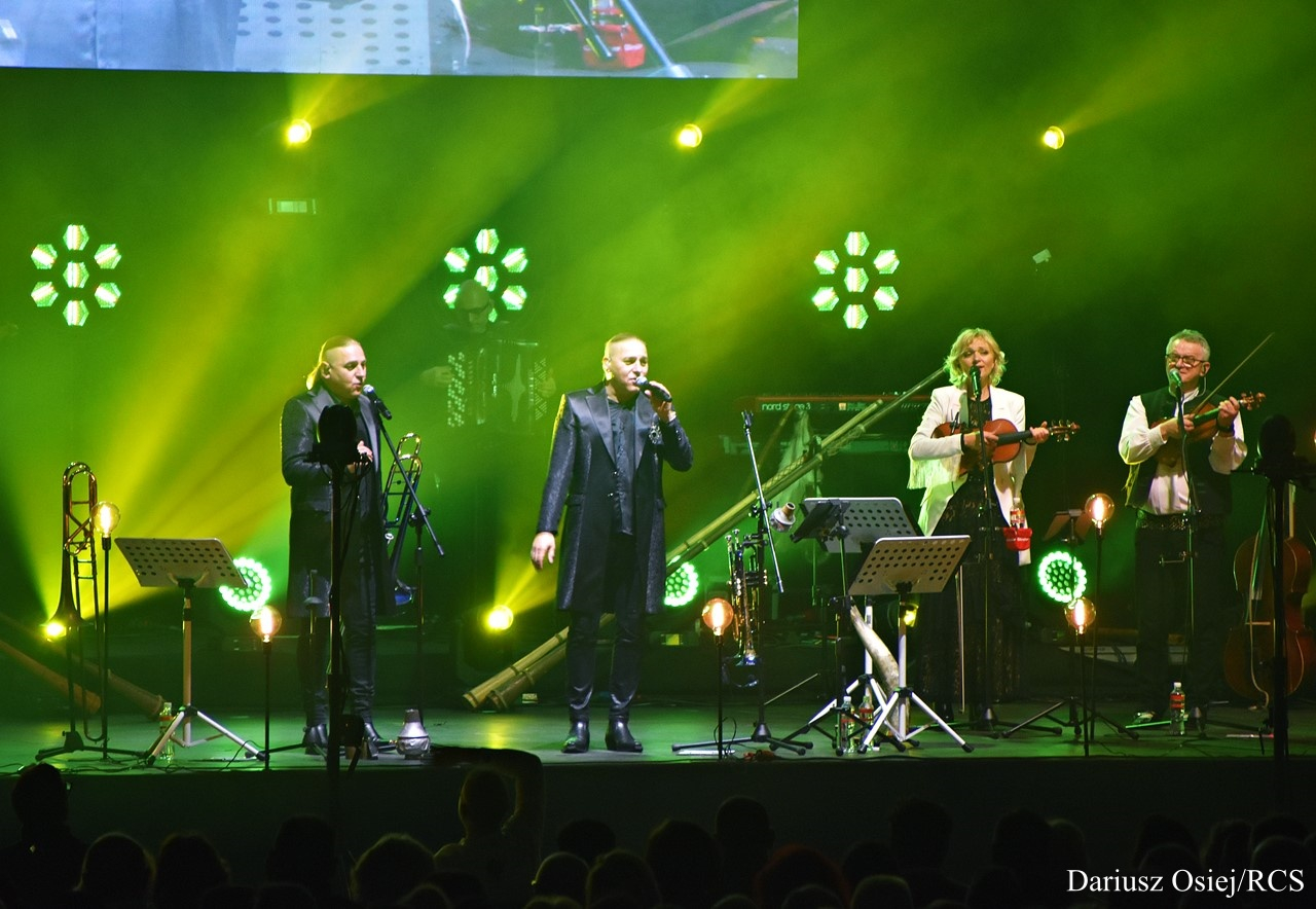 Galeria: Golec uOrkiestra - Koncert kolęd i pastorałek, zdjęcie 12 z 24