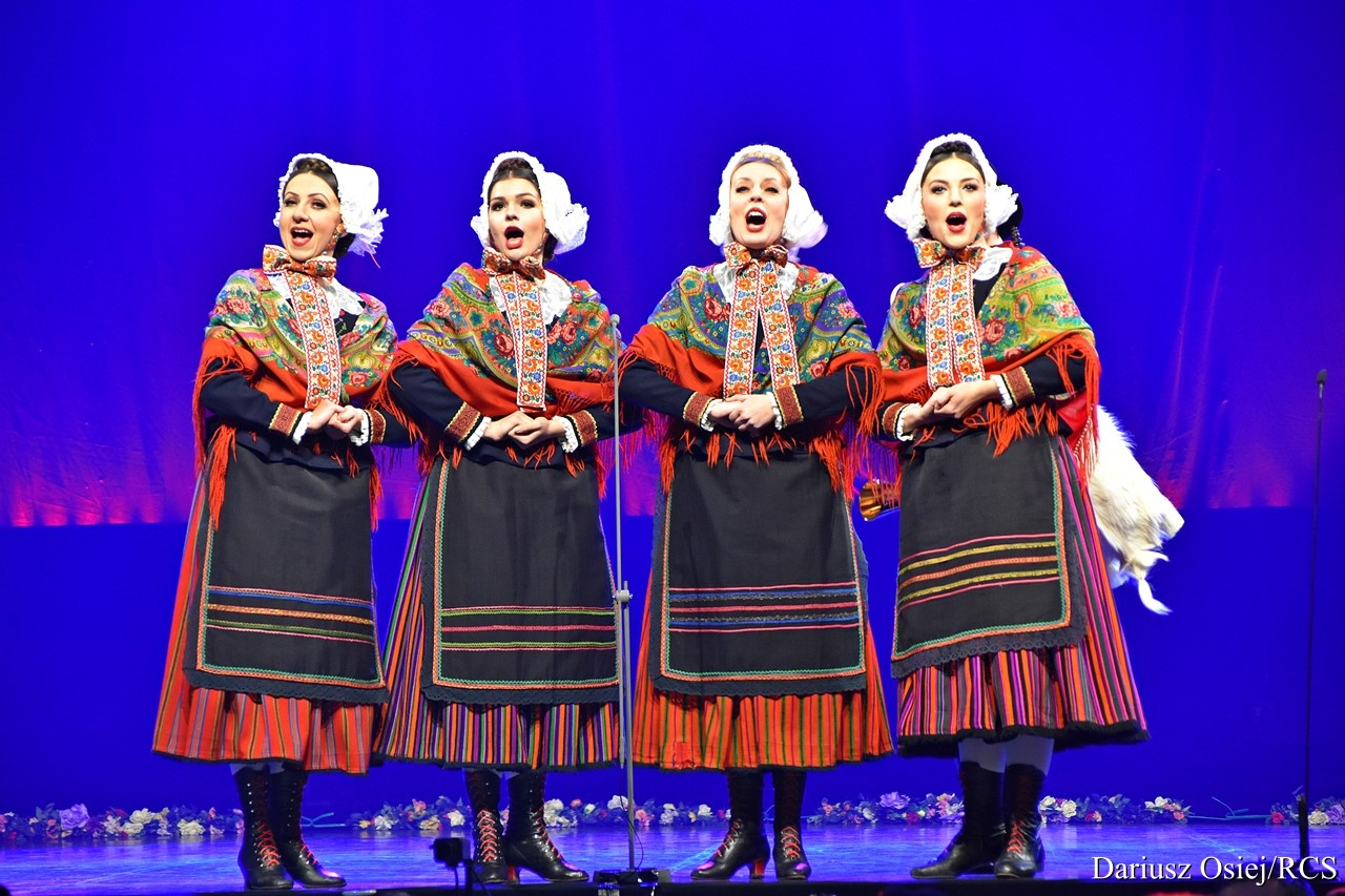 Galeria: PZLPiT "Mazowsze" - koncert "Kalejdoskop barw Polski". , zdjęcie 7 z 19
