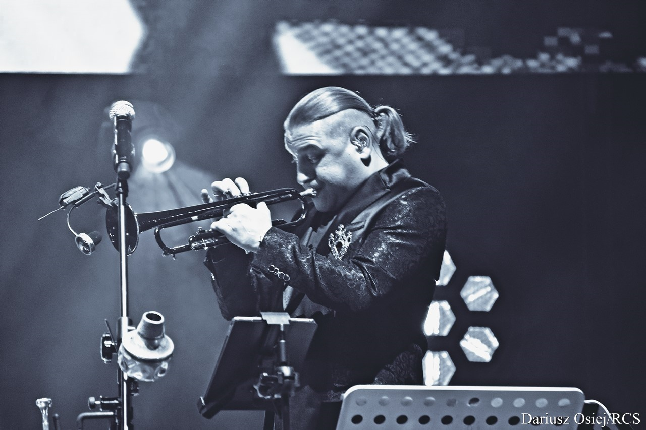 Galeria: Golec uOrkiestra - Koncert kolęd i pastorałek, zdjęcie 8 z 24