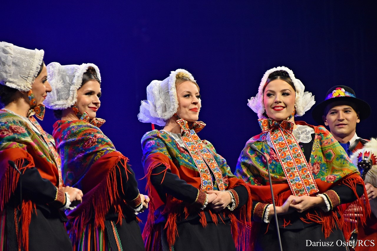 Galeria: PZLPiT "Mazowsze" - koncert "Kalejdoskop barw Polski". , zdjęcie 6 z 19